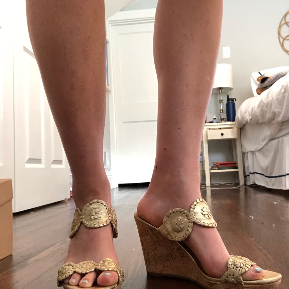 JACK ROGERS SIZE 8.5 GOLD WEDGES